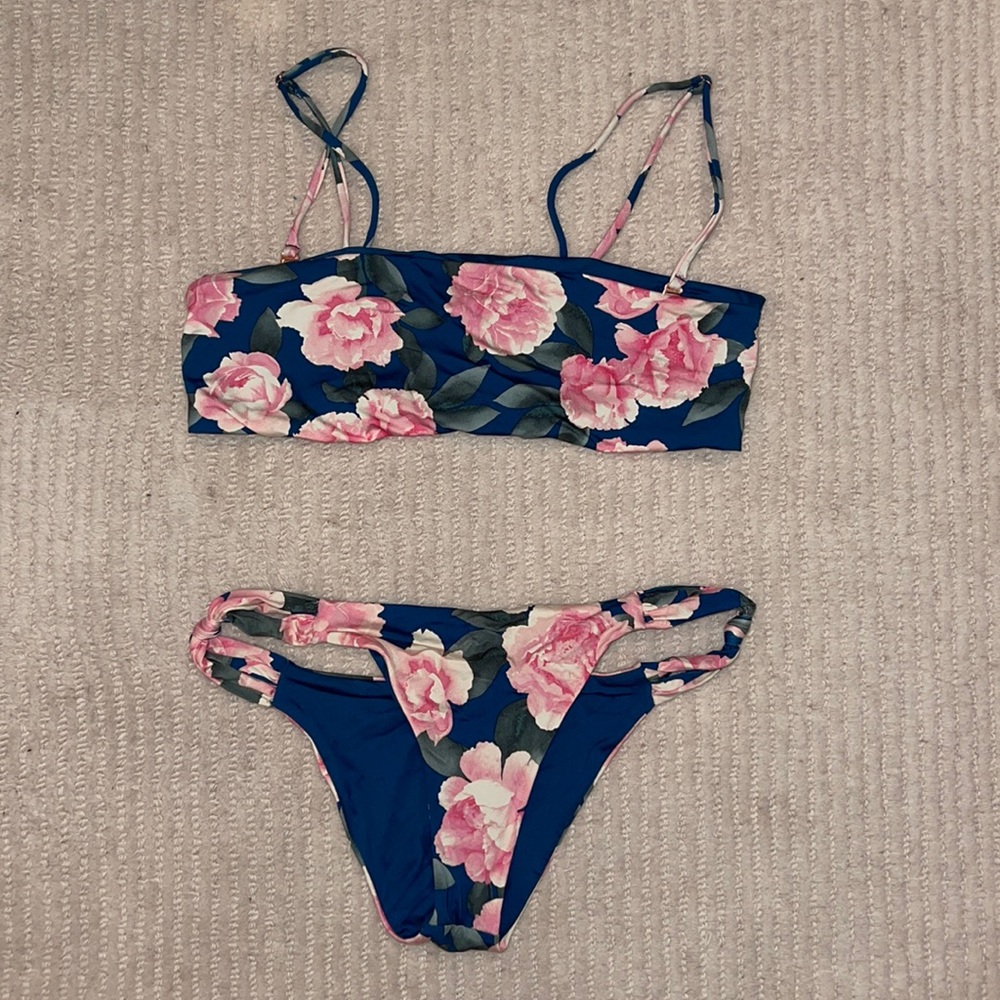 Selling Frankie's bikinis set worn only once!!